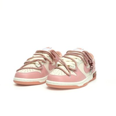 nike dunk low black and white love (העתק)